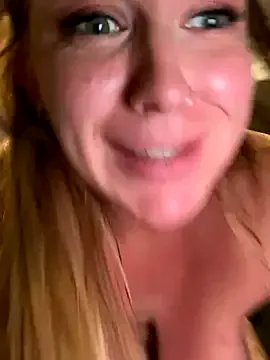 LoraDevine – webcam model profile photo Image 2