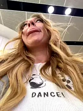 LoraDevine – webcam model profile photo Image 3