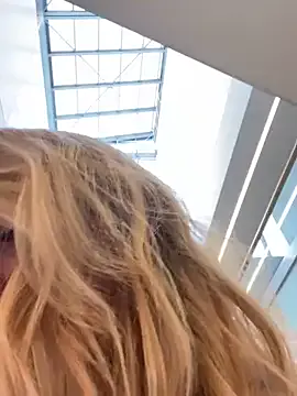 LoraDevine – webcam model profile photo Image 8