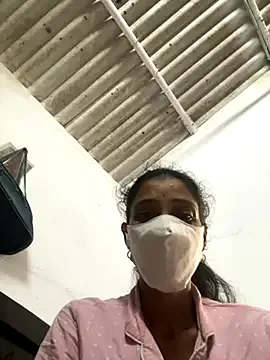 LoviMoment999 – webcam model profile photo Image 3