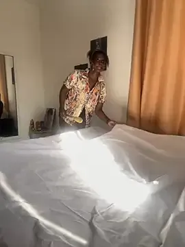 blondeangel_4u2 – webcam model profile photo Image 10