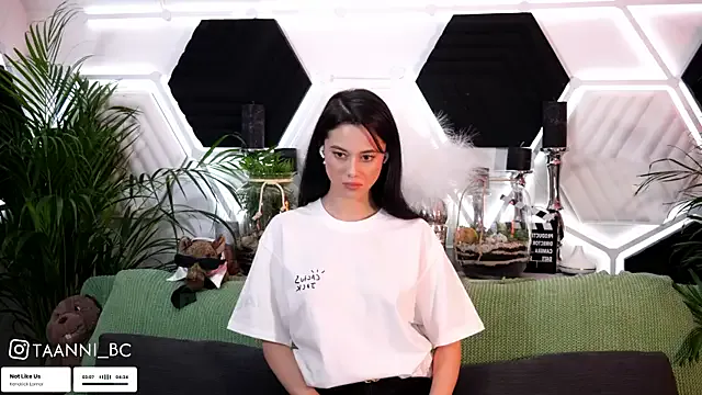 British_EmJess – webcam model profile photo Image 6