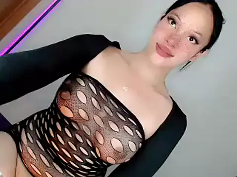 LoraDevine – webcam model profile photo Image 18