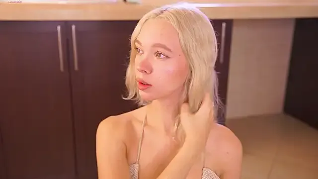 bunny_blonde – webcam model profile photo Image 12