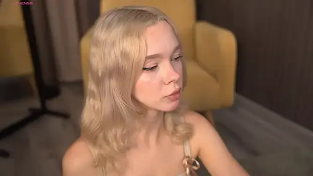 bunny_blonde – webcam model profile photo Image 4