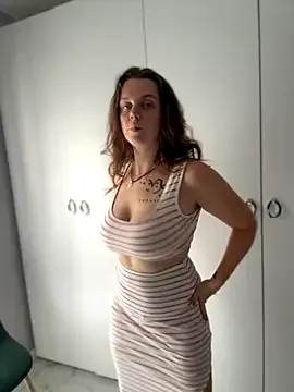 ReginaShine – webcam model profile photo Image 15