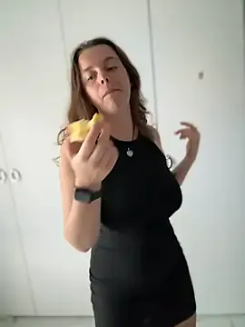 ReginaShine – webcam model profile photo Image 17