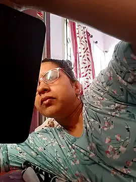 BlondeScarlettx – webcam model profile photo Image 2