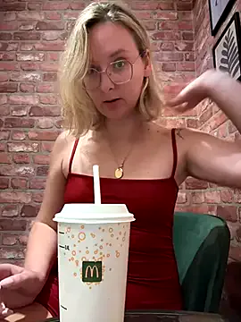 TyleneBuck – webcam model profile photo Image 9