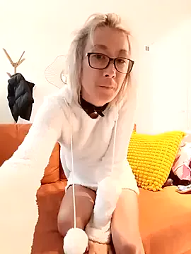 BlondeScarlettx – webcam model profile photo Image 13