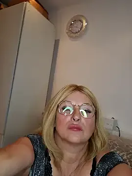 British_EmJess – webcam model profile photo Image 2