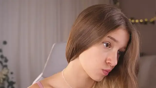 BlondeHott – webcam model profile photo Image 12