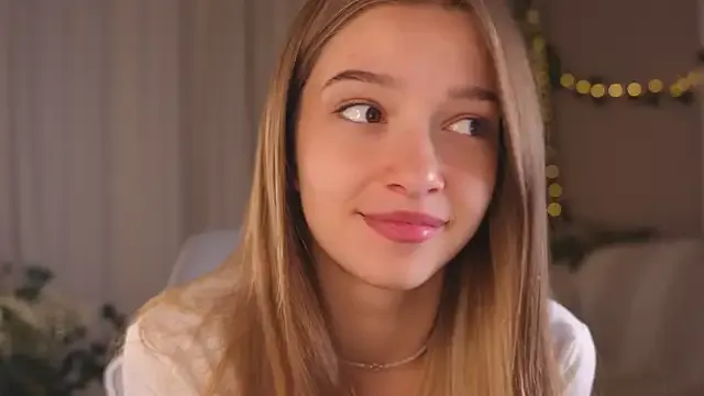 BlondeHott – webcam model profile photo Image 13