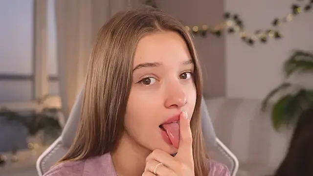 BlondeHott – webcam model profile photo Image 14