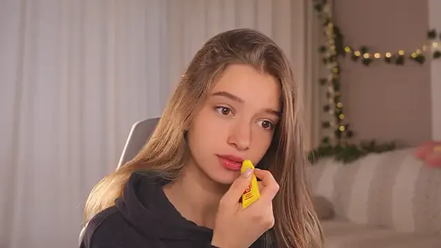 BlondeHott – webcam model profile photo Image 18