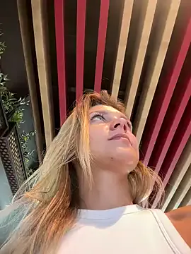 BlondeScarlettx – webcam model profile photo Image 3