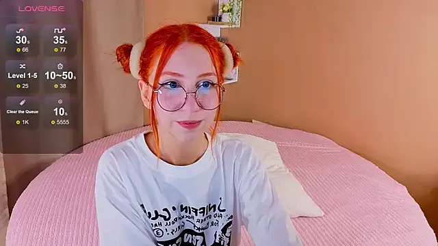 LoraDevine – webcam model profile photo Image 5