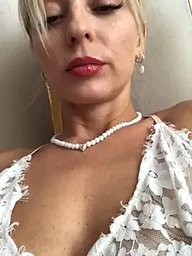 Sonya699 – webcam model profile photo Image 5