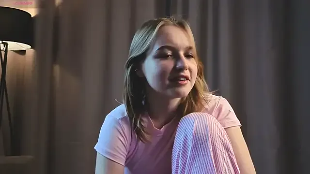 Silviyaa – webcam model profile photo Image 10