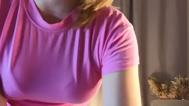 Silviyaa – webcam model profile photo Image 3