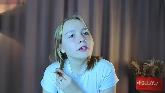 Silviyaa – webcam model profile photo Image 6