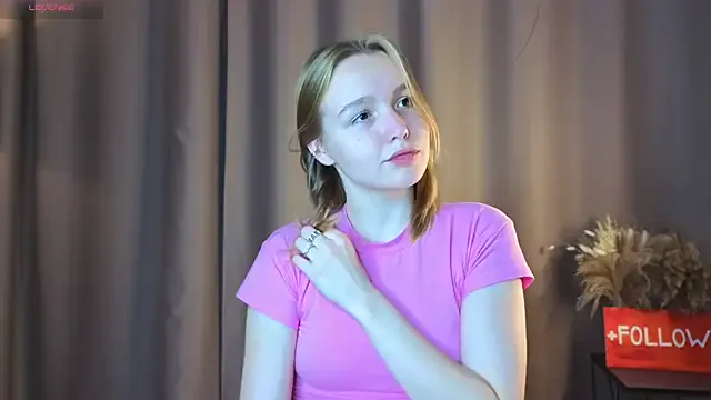 Silviyaa – webcam model profile photo Image 7