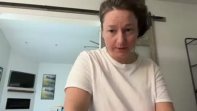 Hotforunow – webcam model profile photo Image 10