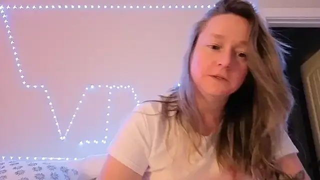 Hotforunow – webcam model profile photo Image 14