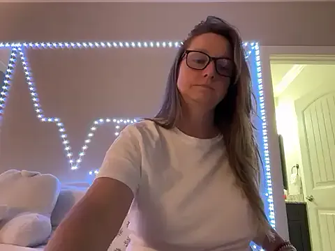 Hotforunow – webcam model profile photo Image 16