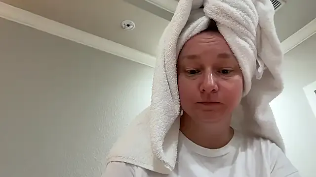 Hotforunow – webcam model profile photo Image 2