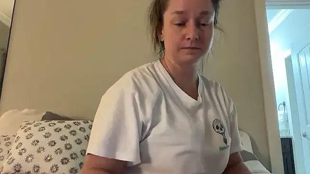 Hotforunow – webcam model profile photo Image 3