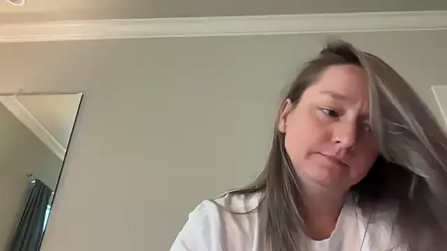 Hotforunow – webcam model profile photo Image 4