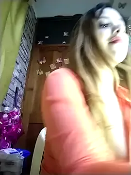 BlondeHott – webcam model profile photo Image 2