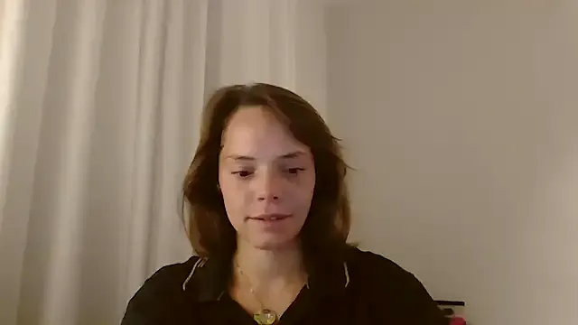 Libely – webcam model profile photo Image 5