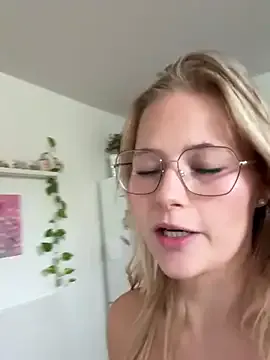 SofiaSins – webcam model profile photo Image 4