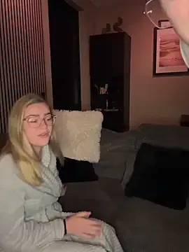 KateDivineUK – webcam model profile photo Image 5