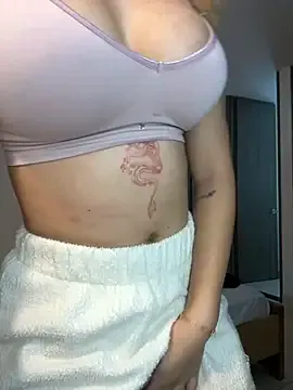 UKRaunchyRobyn – webcam model profile photo Image 18