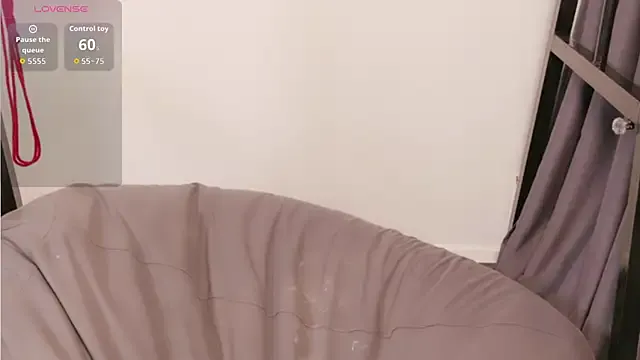 Girlaa – webcam model profile photo Image 17