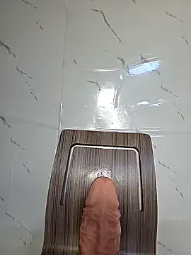 LoraDevine – webcam model profile photo Image 4