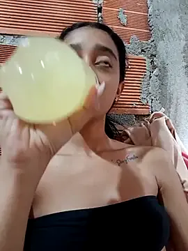 BlondeHott – webcam model profile photo Image 3